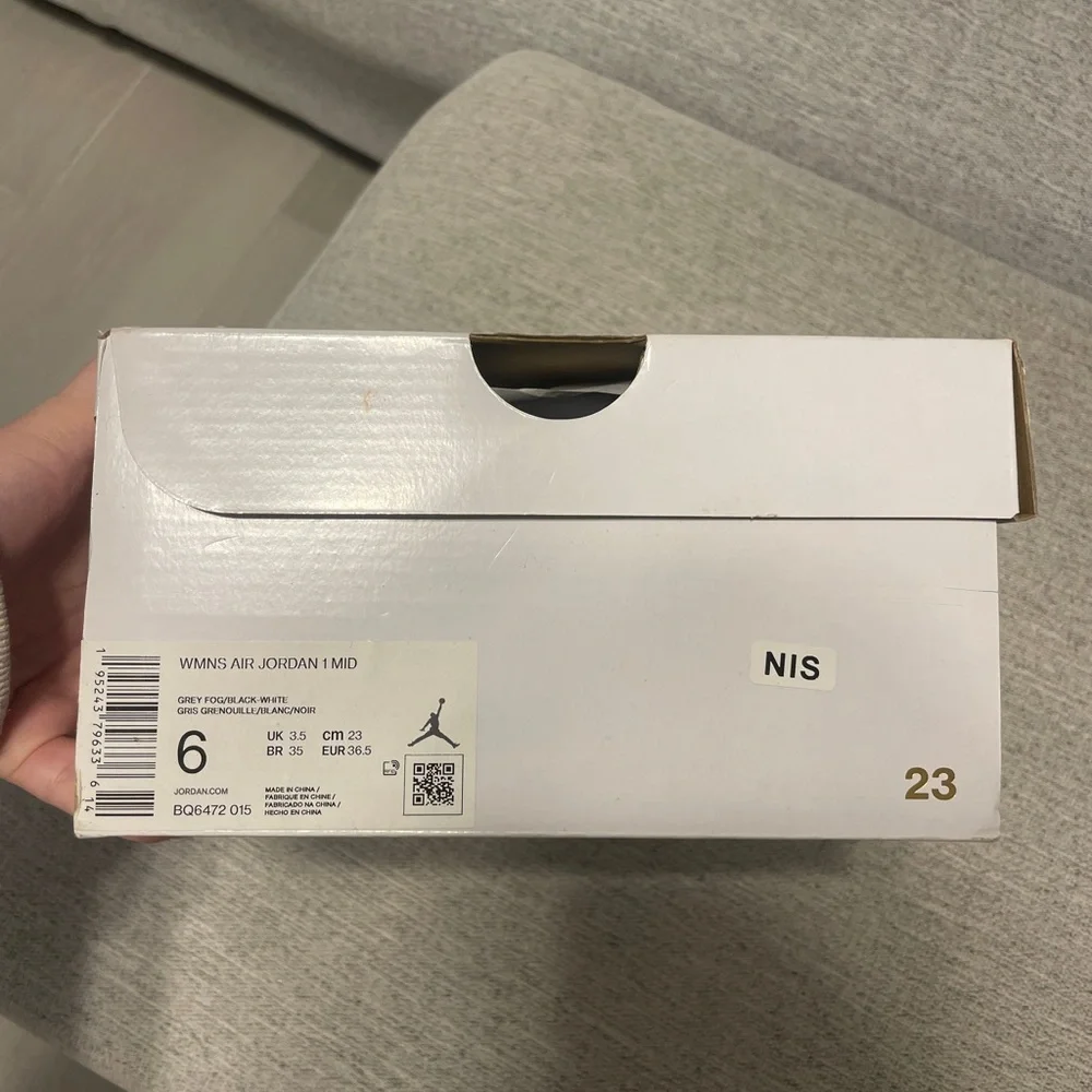 WOMENS AIR JORDAN 1 MID IN GREY FOG - Picture 2 of 7